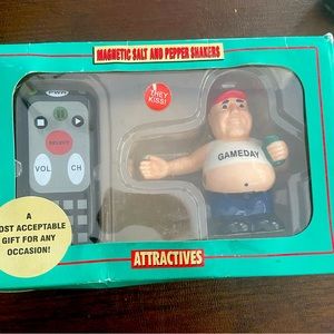 Set of king of the remote, so and pepper shakers